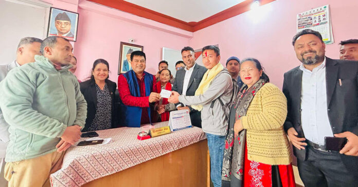 अखिल (क्रान्तिकारी) का पूर्व अध्यक्ष,नेविसंघमा प्रवेश