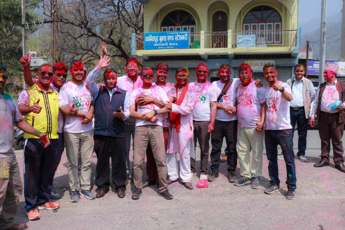 holi a.jpg