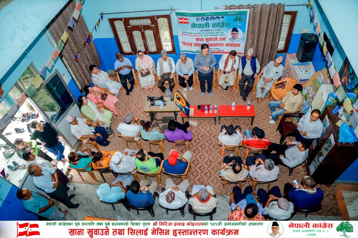 काँग्रेस क्षेत्र नम्बर ३, रुपन्देहीद्वारा सिद्धार्थ बालगृहमा खाना तथा सिलाई मेसिन हस्तान्तरण