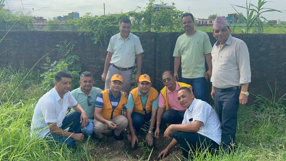 वातावरण बचाउँदै हरियाली प्रवर्द्धन गर्न लायन्स क्लव अफ बुटवल सिद्धबाबाद्वारा वृक्षरोपण