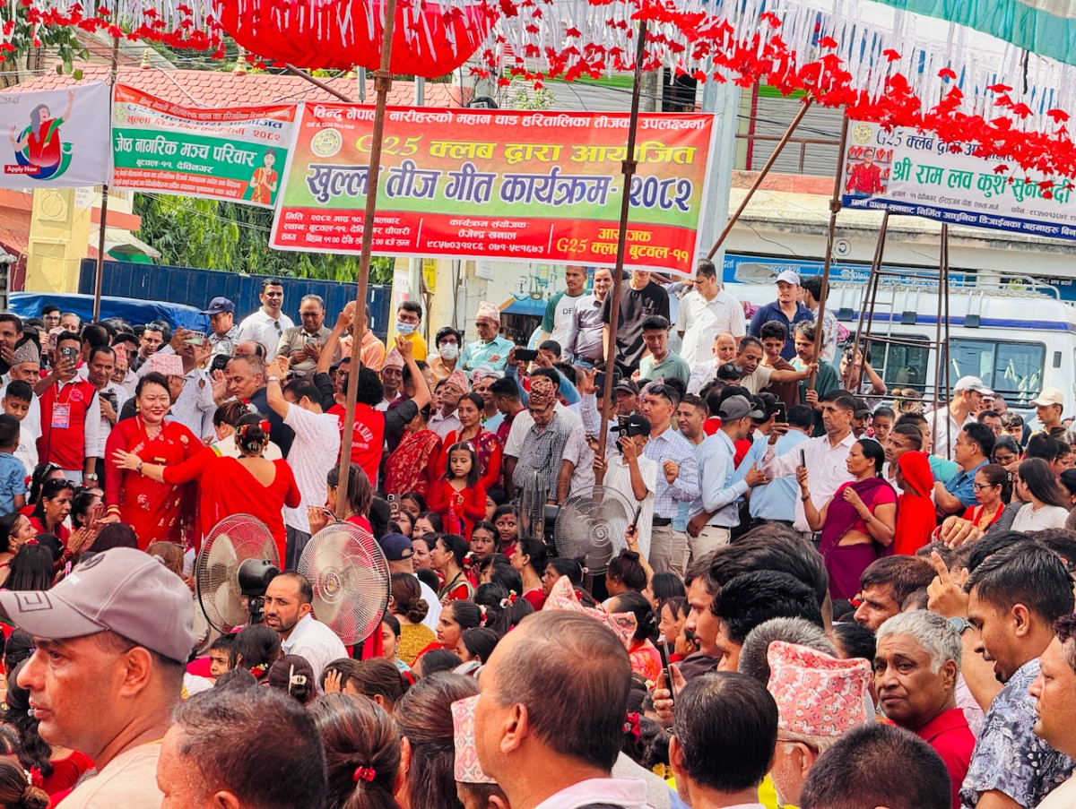 बुटवल -११ देवीनगरमा यस्तो भयो खुल्ला  तीज गीत कार्यक्रम (फोटोफिचरसहित)