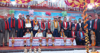 चौधौँ एभरेष्ट अन्तरविद्यालय वादविवादको उपाधि बुद्ध पब्लिककी अनुस्कालाई