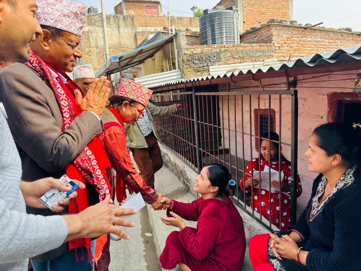 बुटवल ११ का घर–टोलमा पुगे चुन्नु पौडेल,सुने सबैका गुनासा र समस्या (फोटोफिचर)