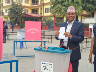 बुटवलको कान्ति माविबाट कांग्रेस उम्मेदवार चुन्नले गरे मतदान, लोकतन्त्रको उत्सवमा सहभागी हुन मतदातालाइ आग्रह