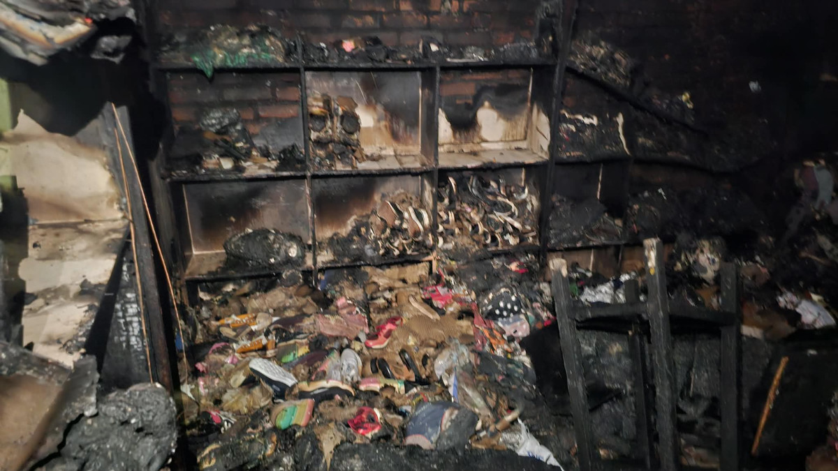 बुटवल संगमपथमा जुत्ता चप्पलको थोक पसल तथा गोदाममा आगलागी