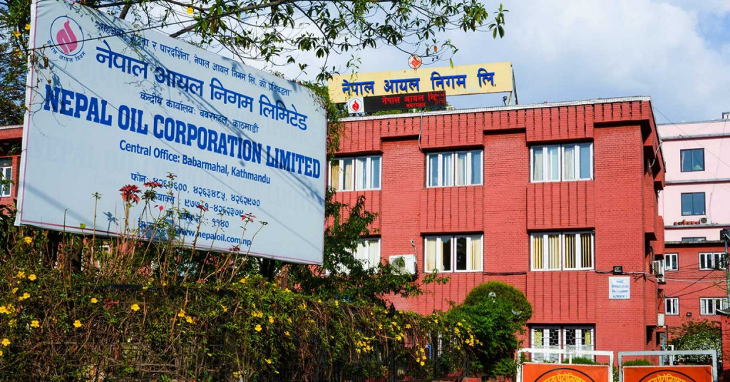 पेट्रोलियम पदार्थको मूल्य घट्यो, हवाइ इन्धन मूल्य बढ्यो