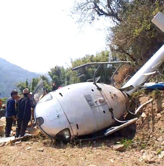 खोटाङको बालाबेंसीमा एयर डाइनेस्टीको हेलिकप्टर दुर्घटना