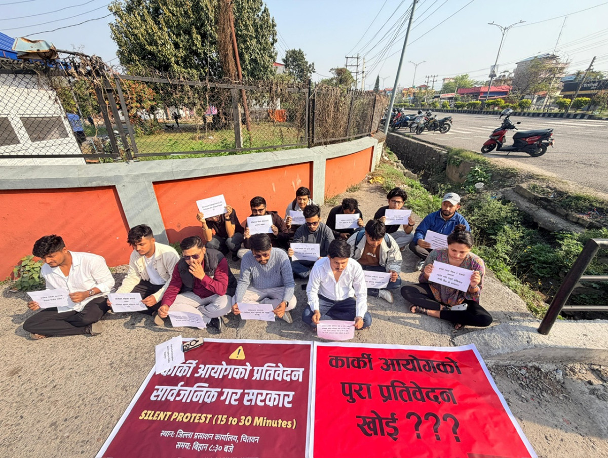कार्की आयोगको प्रतिवेदन तत्काल सार्वजनिक गर्न माग गर्दै जेन्जी समुह चितवनको प्रदर्शन