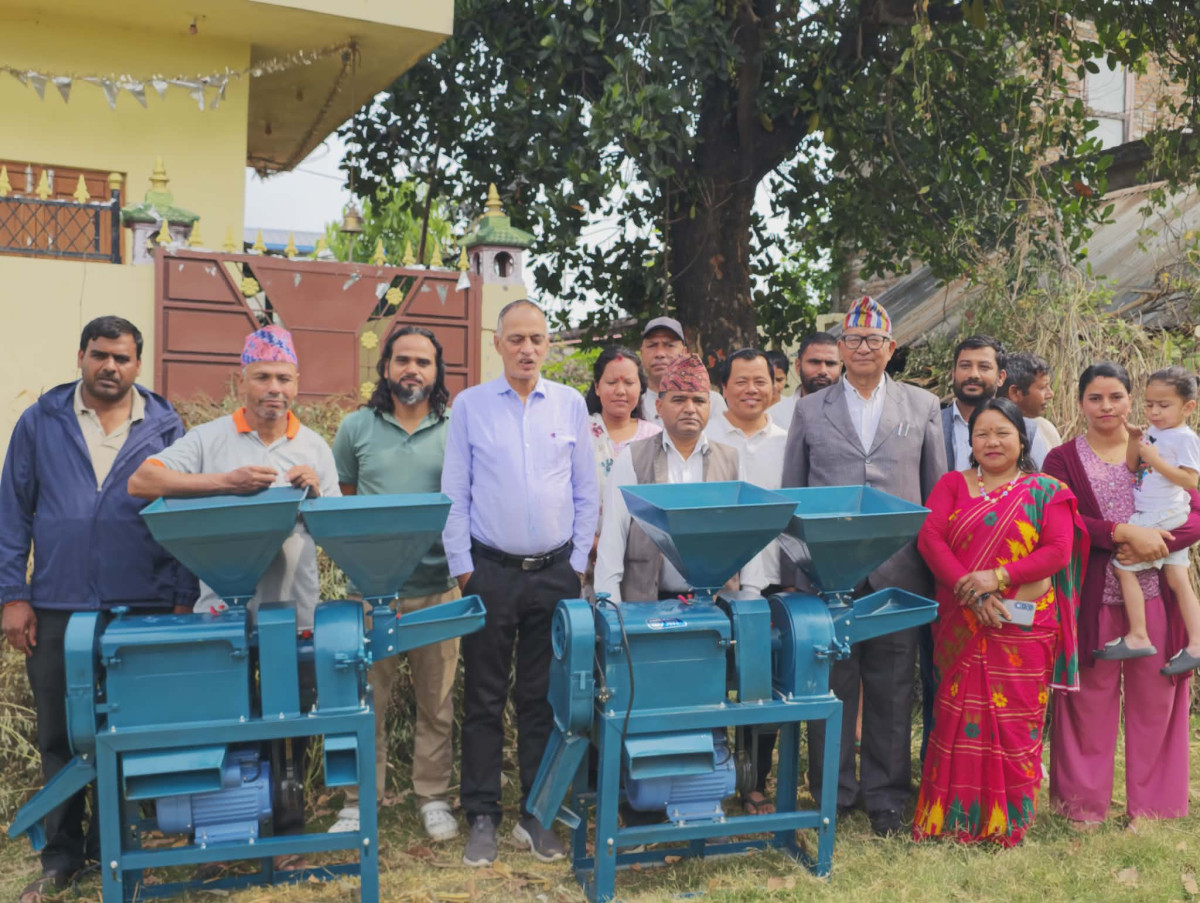 बुटवल उपमहानगरद्वारा मोतीगञ्ज मकै पकेट क्षेत्रका किसानलाई कृषि उपकरण प्रदान