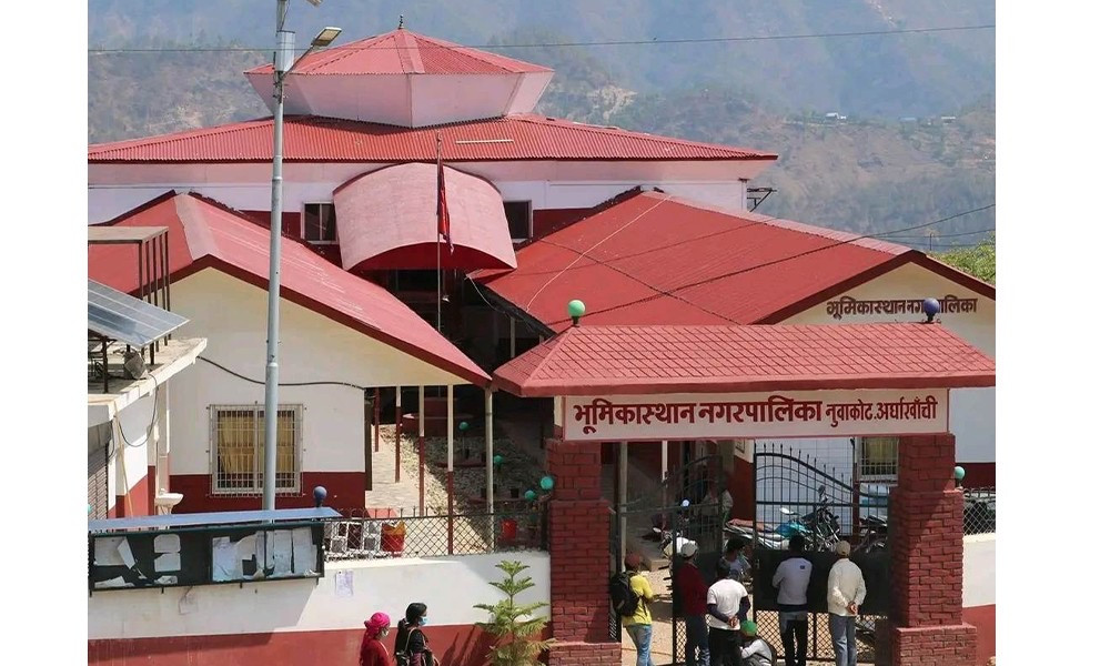 आइतवार स्कुल : शिक्षक गएनन् विद्यार्थी भने गेटबाटै फर्किए !