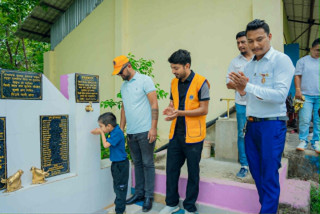 पोखरेलको स्मृतिमा खानेपानीको धारा बनाइ विद्यालयलाई हस्तान्तरण