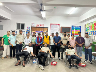 लियो क्लव अफ बुटवल गोल्डेन जुब्लीका संस्थापक अध्यक्ष भेषराजको जन्मदिनमा रक्तदान