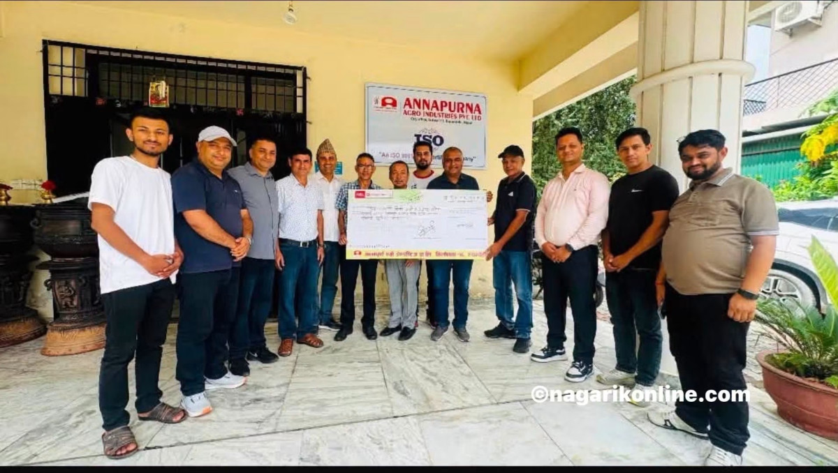 रसुवा बाढीपीडितका लागि अन्नपूर्ण एग्रो इन्डष्ट्रिजद्वारा ११ लाख ११ हजार सहयोग